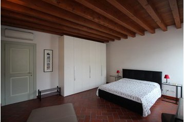 Włochy Privát Brescia, Zewnątrz